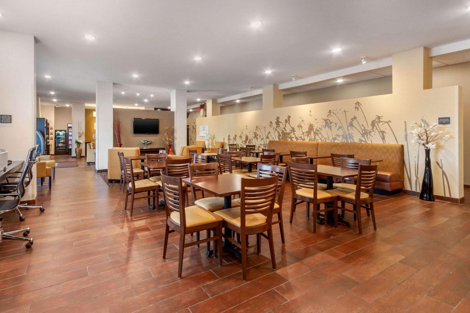 Sleep Inn & Suites Lincoln University Area Екстер'єр фото